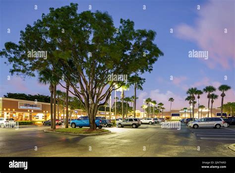 Coral Springs Fl Usa August 7 2022 Shops At Rk Coral Palm Plaza