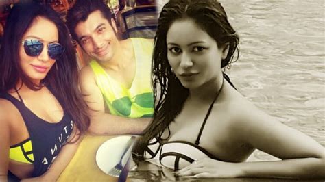 Hot Sexy Pooja Bisht Bikini Pics