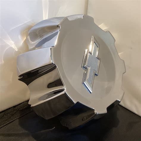 Factory Chevrolet Silverado Center Cap 2500hd Chrome 18 Wheel Oem 5709