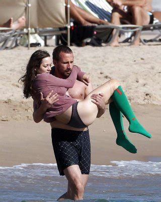 Marion Cotillard Showing Her Nice Big Tits On Beach With Friend Paparazzi Pictur Porn Pictures
