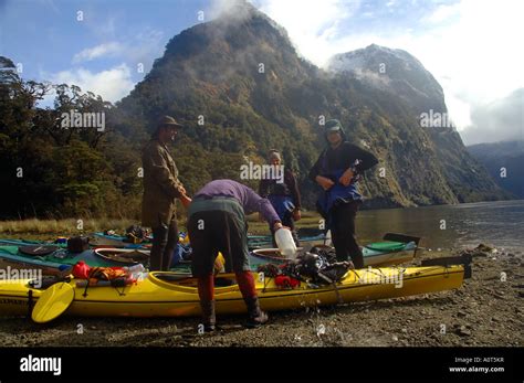 Loading Kayaks Hi Res Stock Photography And Images Alamy