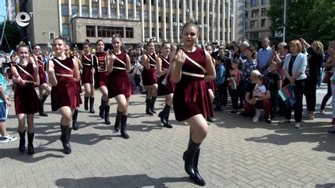 Хасковските мажоретки с първи места в Държавния турнир Чирлидинг - YouTube