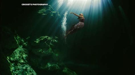 Video Incredible Underwater Maternity Photo Shoot Transforms Woman Into