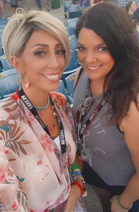 Chin Length Straight Monofilament Blonde Synthetic Ideal Bob Wigs