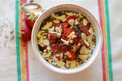 4 Ways to Turn Yogurt Into a Complete Breakfast - Eating Made Easy