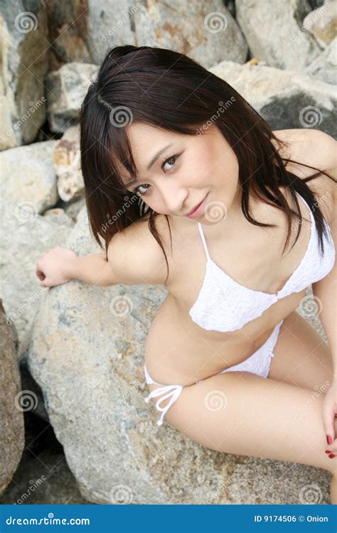 Belle Femme Asiatique De Bikini Photo Stock Image Of Fuselage Couleur 9174506