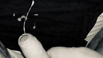 grosse ejaculation avec la queue mi molle après 3h de branle XVIDEOS