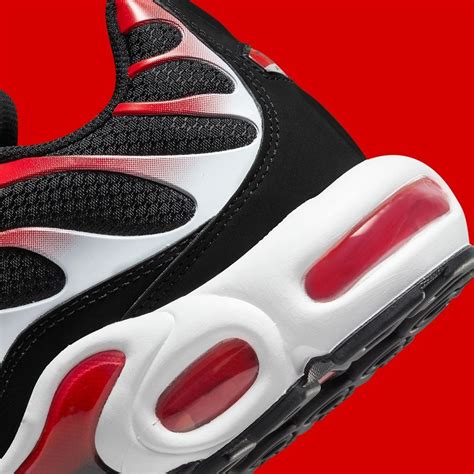 经典黑红装扮新配色 Air Max Plus 官图曝光 球鞋资讯 FLIGHTCLUB中文站 SNEAKER球鞋资讯第一站