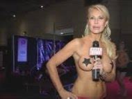 Naked Beate Maes in Alle zusammen Jeder für sich