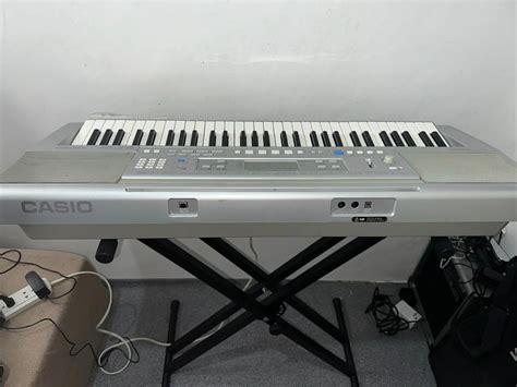 Casio CTK 810 Keyboard Piano 61 Keys Touch Response With Sustain Pedal