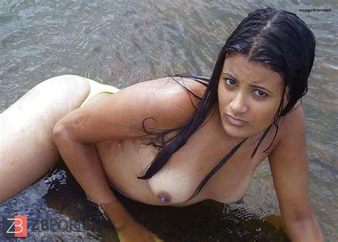 Naked Indian Stunner Swimming ZB Porn