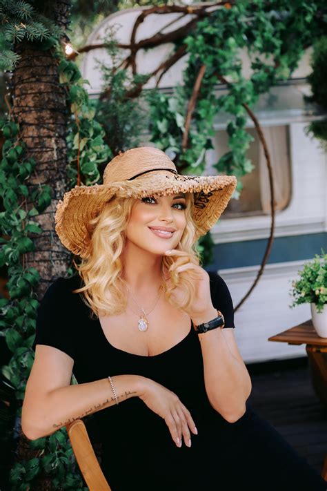 Beautiful Irina Y O From Osijek With Blonde Hair Id Ladadate