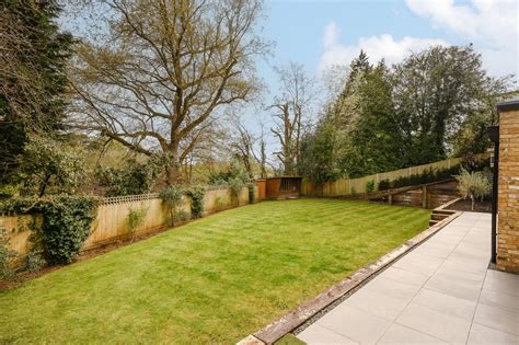 6 Bedrooms, The Drive, Cobham - Hawksman