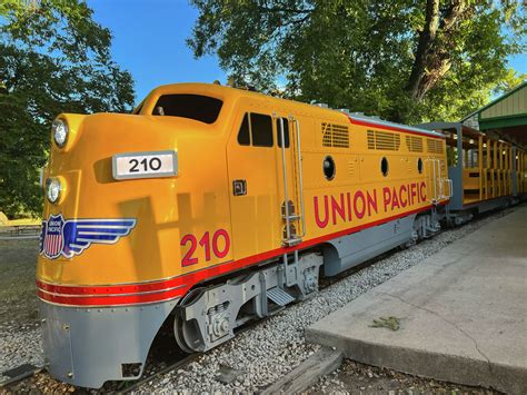 Union Pacific model added to San Antonio Zoo's fleet of trains