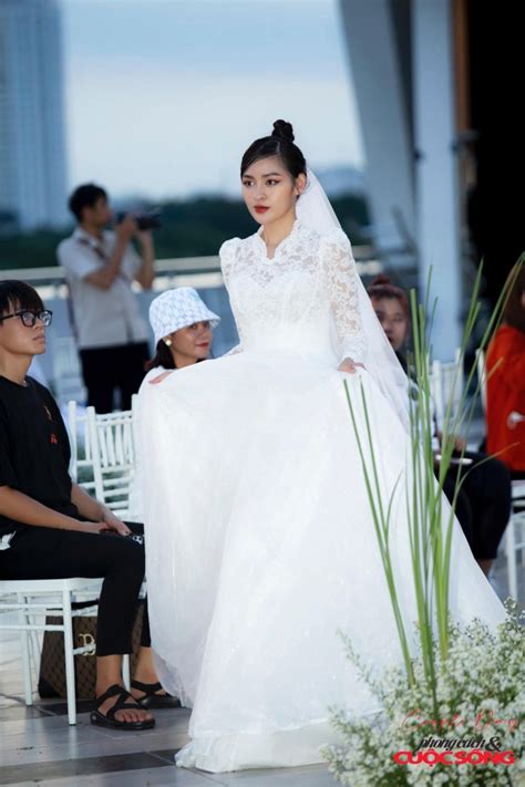 Hot Girl Tr Ng R N Thanh T M Ch Nh Th C L N Ti Ng V Tin L N Xe Hoa Khi N D N T Nh Ng Ng Ng