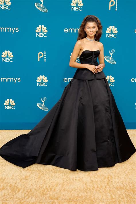 Los Mejores Vestidos En La Alfombra Roja De Los Premios Emmys 2022 En