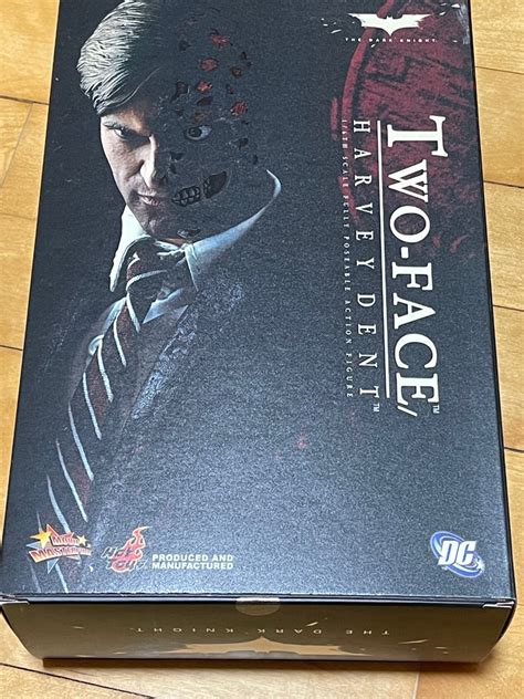 Hottoys Hot toys The Dark Knight Batman Harvey Dent MMS81 Two Face 1 6 figure 興趣及遊戲 玩具 遊戲類