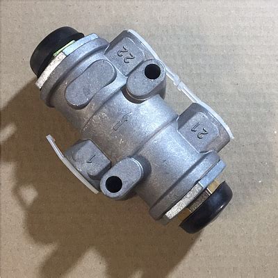 Клапан защитный двойной КамАЗ - купить недорого на Prom.ua: цены, акции ...