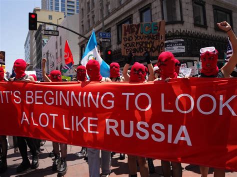 Pussy Riot U Los Angelesu Po Inje Sve Vi E Li Iti Na Rusiju Ravnododna