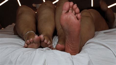 Juliette RJ And Dolce Amaran Showing Soles In Bed MOBILE BBW SOLES CHUBBY BODY BAREFOOT