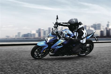 La Suzuki Gsx S Rebaja Su Precio Euros Una Moto Naked De Cv Ahora Por Euros