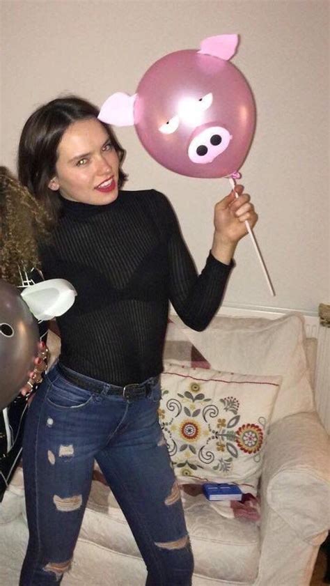 Pin By Rishyan Ganesan On Queen Ridley Daisy Ridley Daisy Ridley Star Wars Daisy Ridley Hot