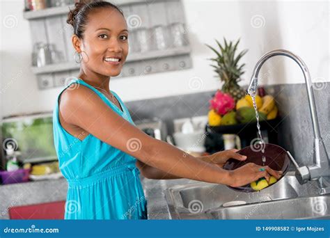 Aipornhub Nude Woman Standing At A Kitchen Sink Washing Dishes My XXX Hot Girl