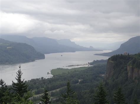 Columbia River Gorge tour views of nature and Multnomah Falls