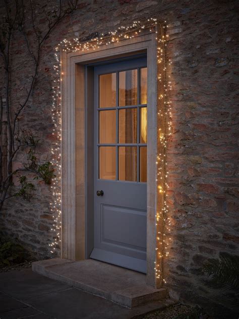 how to put christmas lights in christmas tree 8