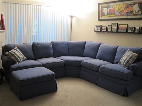 Sectional living spaces are the best way to maximize small rooms 17