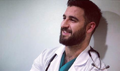 El médico español que superó el coronavirus y ahora es Mr Gay World Pride