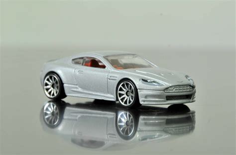 Kukuspace Hot Wheels Aston Martin Dbs Silver