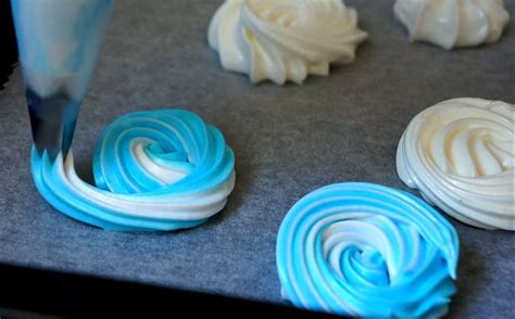 Меренга для украшения торта | Торт, Торт с пони, Глазурь для украшения ...