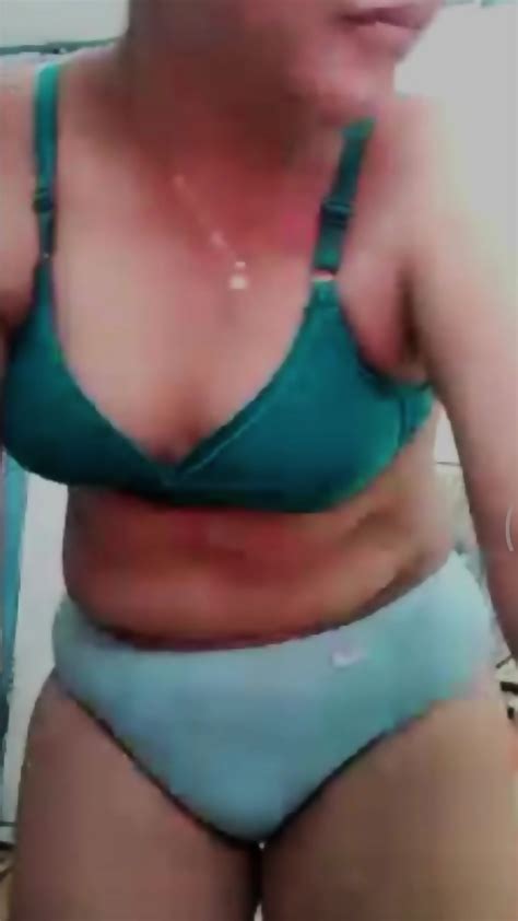 Tante Sange Goyang Hot