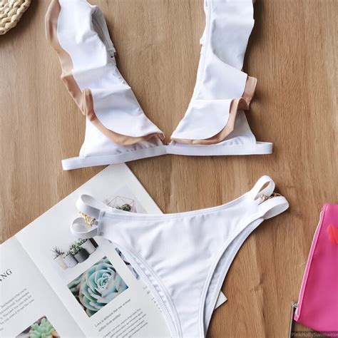 10 Hot Sexy Aveline Bikini Pics