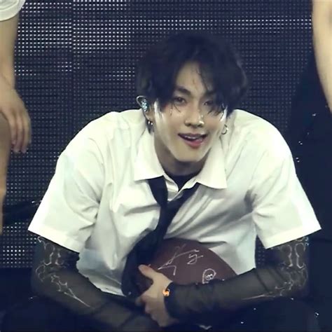 Pin By Irene Ryu On Jungwon Boyfriend Video Hot Korean Guys