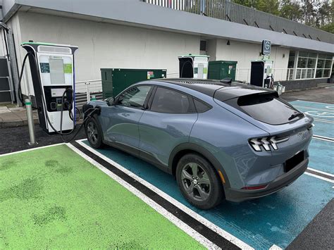 Highway experts explain why trowell services m1 north exists 13