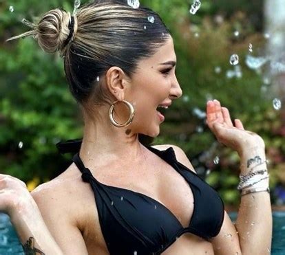7 Hot Sexy Barbara Gambatesa Bikini Pics