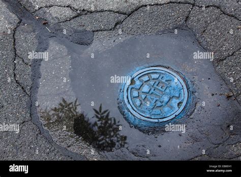 Street Water Valve Cover Hi Res Stock Photography And Images Alamy