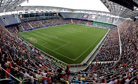 Nice! Jede Menge Zuschauer in der Red Bull Arena Salzburg. | Stadion