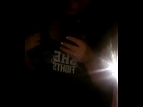 Chica sexy mostrando dónde le gusta XVIDEOS