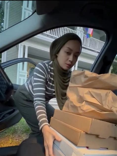 Potret Terry Putri Yang Jadi Kurir Makanan Di Amerika Serikat Antar Pakai Bmw Hot Liputan