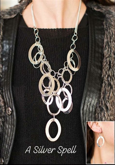 Pin by Maggie Ruiz Avila on Persona mayor Sarah harris | Fashion ...