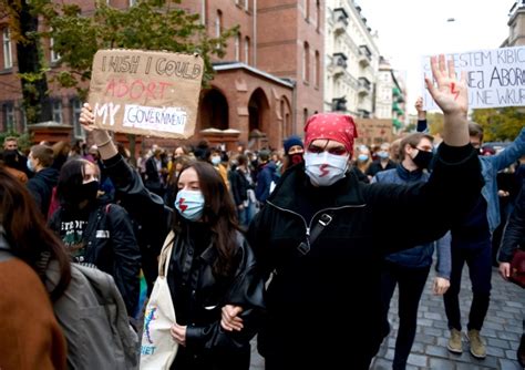 W Polskich Miastach Trwaj Protesty Przeciwko Wyrokowi Tk Ws Aborcji