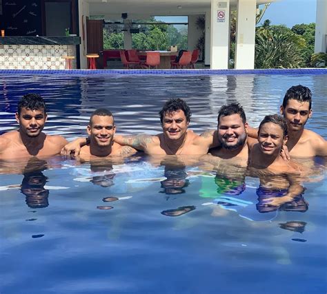 Popó revela conselhos que deu quando filho se revelou gay O fiofó é seu dá para quem quiser