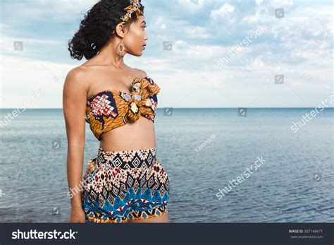 20 275 рез по запросу Bikini african woman изображения стоковые фотографии и векторная