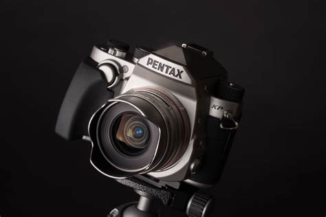 【PENTAX】クラシカルな外観デザインを採用したプレミアムスモール一眼レフカメラ“KP”外観プレビュー | THE MAP TIMES
