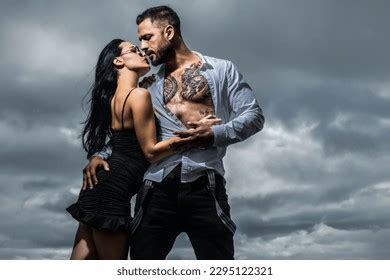 2 Thousand Nude Couple Passionate Embrace Royalty Free Images Stock Photos Pictures