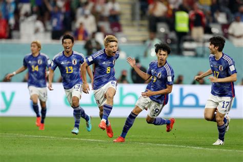 ドーハの大歓喜！ 日本代表、決勝t進出！ 堂安＆田中弾でスペインを2－1撃破【w杯e組】｜ニフティニュース