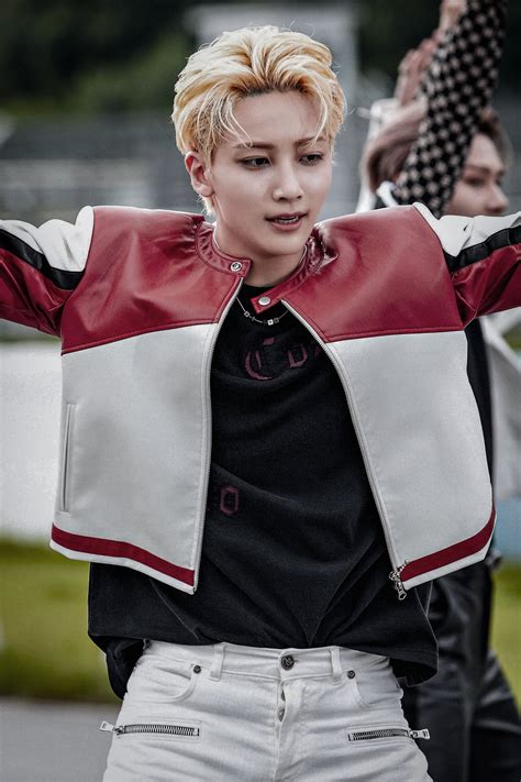 HOT SEVENTEEN on Twitter Anyone Behind Sketch Edits 세븐틴 에스콥스 정한 pledis 17